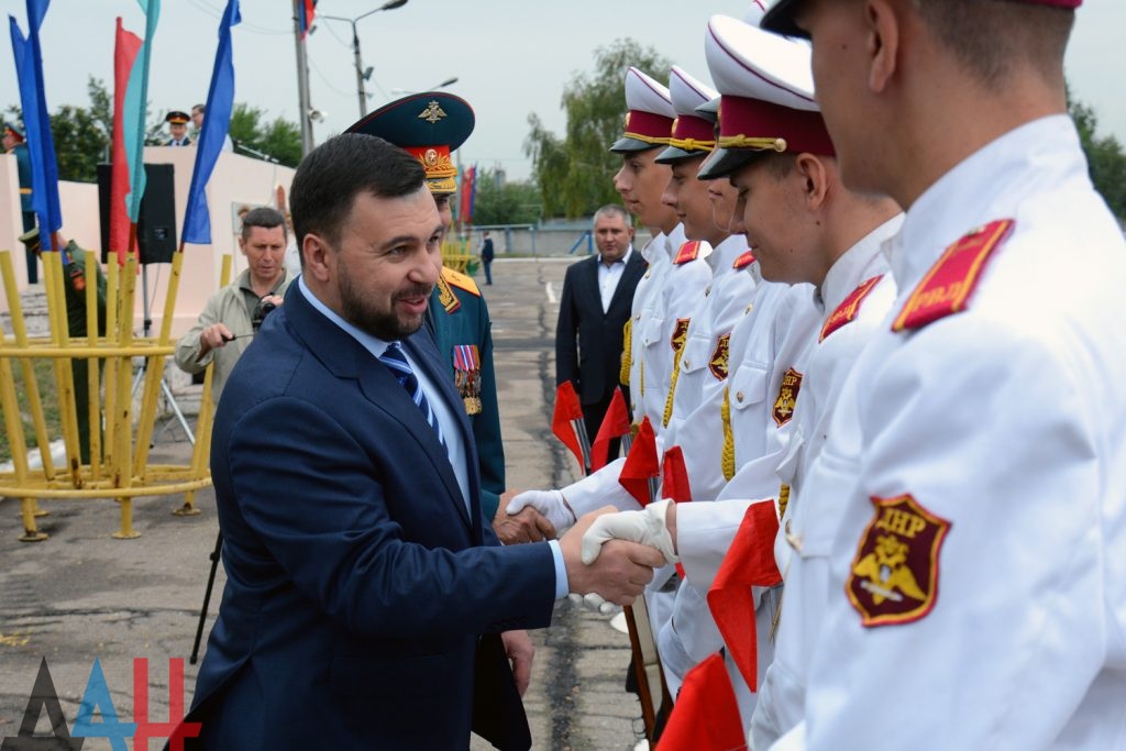 Донецкое военное. Донецк военный лицей фото война. Донецкий лицей с усиленной военно физической подготовки й.